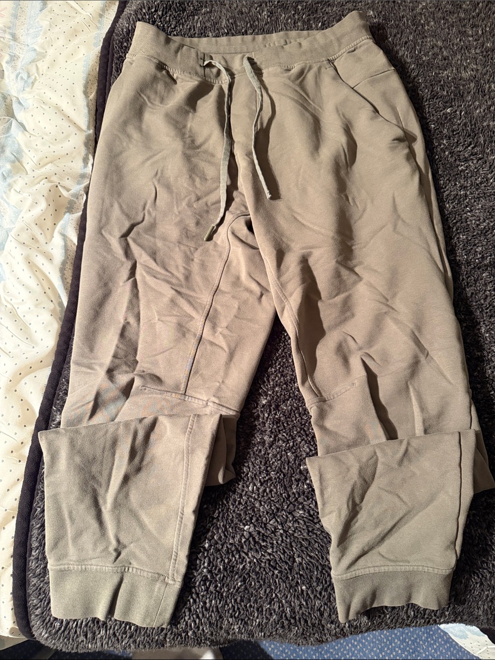 Women’s Drawstring Jogger Pants - Taupe
